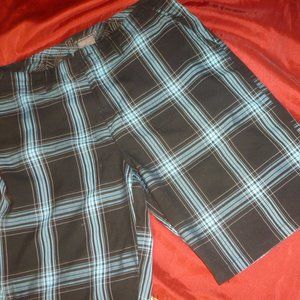 Men's Stylish Quick Silver shorts with deep pockets Sz 34